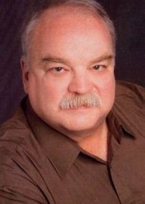 Richard Riehle
as Walt Finnerty