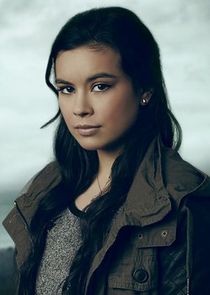 Madalyn Horcher
as Chloe Solano