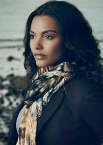 Jessica Lucas
as Renee Clemons