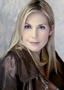 Kelly Rutherford
as Lillian 