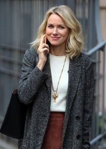 Naomi Watts
as Dr. Jean Holloway