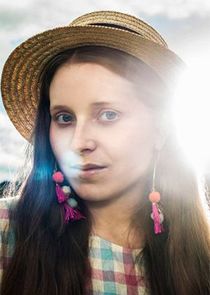 Jessie Cave
as Annie Maddocks