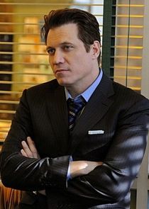 Holt McCallany
as Detective Joe Diaco