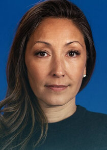 Christina Chang
as Yuna Hollander