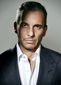 Sebastian Maniscalco
as Danny Colavito