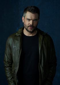 Charlie Weber
as Frank Delfino