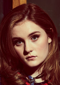 Grace Victoria Cox
as Veronica Sawyer