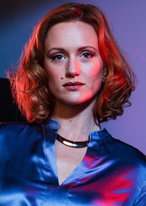 Kerry Bishé
as Donna Clark