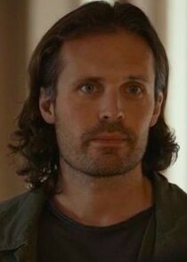 James Anderson
as Oliver Valentine