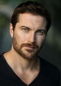 Kieran Bew
as Hugh Hammer