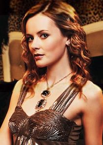 Camille Keenan
as Amy