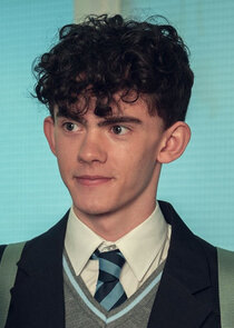 Joe Locke
as Charlie Spring