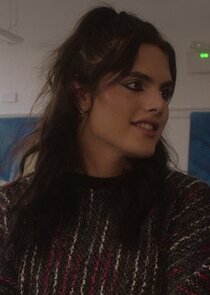 Bel Priestley
as Naomi Russell