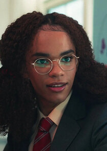 Yasmin Finney
as Elle Argent