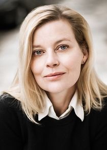 Lucy Akhurst
as Julia Drummond-Ward