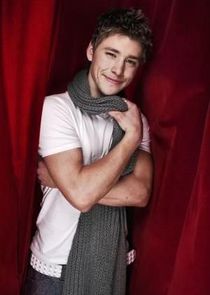 Mitch Hewer
as Maxxie Oliver