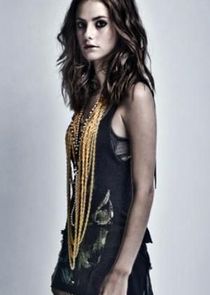 Kaya Scodelario
as Elizabeth 