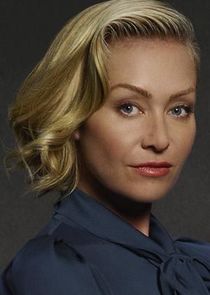 Portia de Rossi
as Elizabeth North