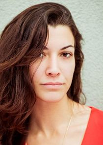 Amira El Sayed
as Safiya Fahim