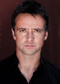 Richard Harrington
as Colin Dark