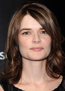 Betsy Brandt
as Mia Thomas