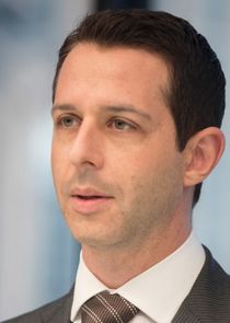 Jeremy Strong
as Kendall Roy