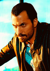 Juan Javier Cardenas
as Alejandro Usteves