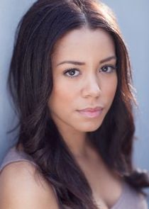 Nicôle Lecky
as Gigi Gladstone