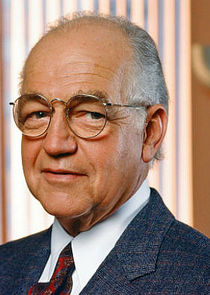 Richard Dysart
as Cogliostro