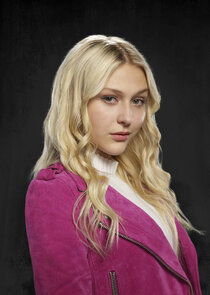 Alyvia Alyn Lind
as Leila