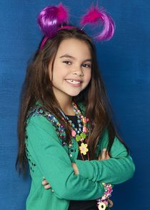 Ariana Greenblatt
as Daphne Diaz