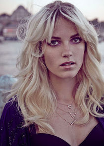 Elektra Kilbey
as Lisa Carter