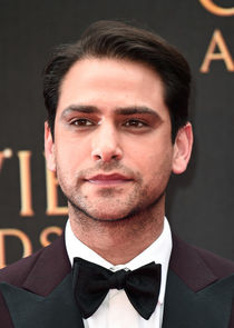 Luke Pasqualino
as Maurizio