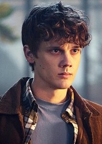 Hunter Doohan
as Tyler Galpin