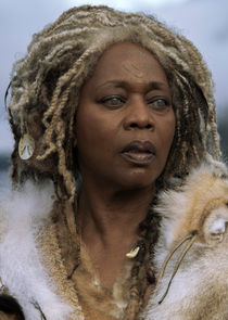 Alfre Woodard
as Paris