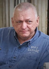 John Hemphill
as Bob Currie