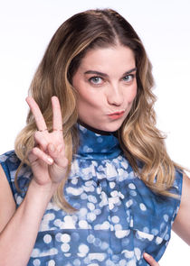 Annie Murphy
as Alexis Claire Rose