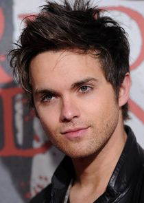 Thomas Dekker
as Travis