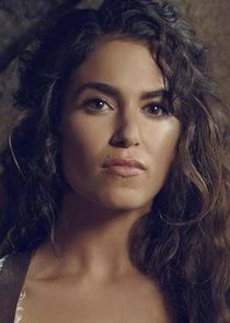 Nikki Reed
as Betsy Ross