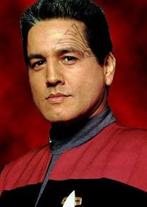 Robert Beltran
as Commander Chakotay