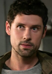 Ben Hollingsworth
as Dan Brady