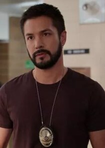 Marco Grazzini
as Mike Valenzuela