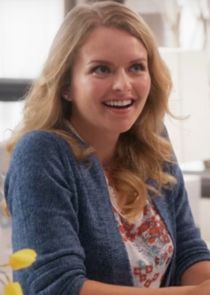 Andrea Brooks
as Eve Teschmacher