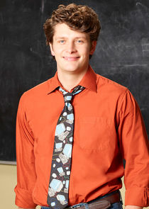 Brett Dier
as Charlie 