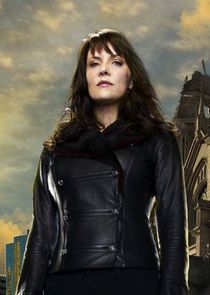 Amanda Tapping
as Dr. Helen Magnus