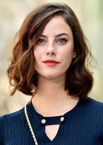 Kaya Scodelario
as Kat Baker