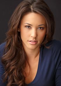 Kaitlyn Leeb
as Leah Starnes