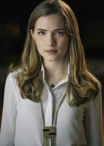 Willa Fitzgerald
as Emma Duvall