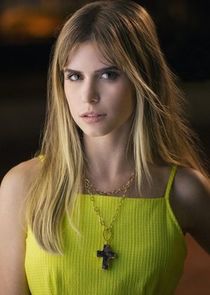 Carlson Young
as Brooke Maddox