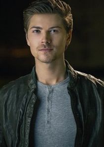 Amadeus Serafini
as Kieran Wilcox